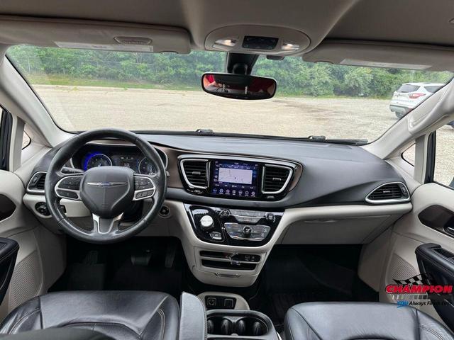 Photo of 2019 Jazz Blue Pearlcoat Chrysler Pacifica