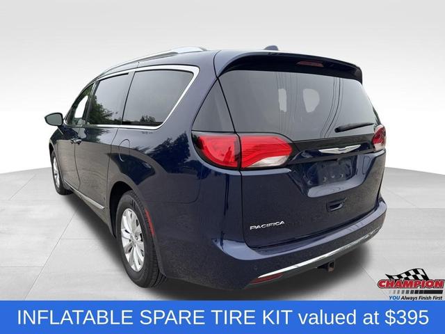 Photo of 2019 Jazz Blue Pearlcoat Chrysler Pacifica