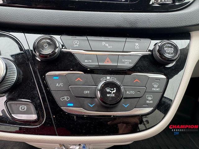 Photo of 2019 Jazz Blue Pearlcoat Chrysler Pacifica