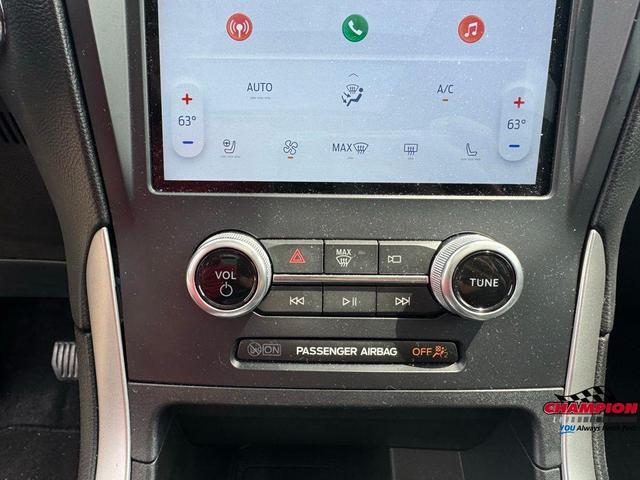 Photo of 2022 Blue Metallic Ford Edge