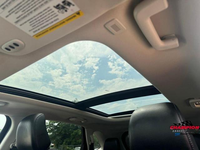 Photo of 2022 Blue Metallic Ford Edge