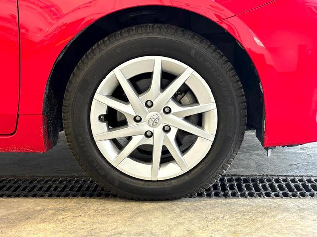 Photo of 2017 Red Toyota Prius v