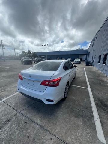 Photo of 2019 Cloud White Nissan Sentra