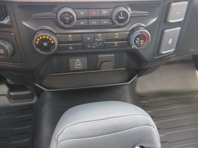 Photo of 2025 Oxford White Ford F-150