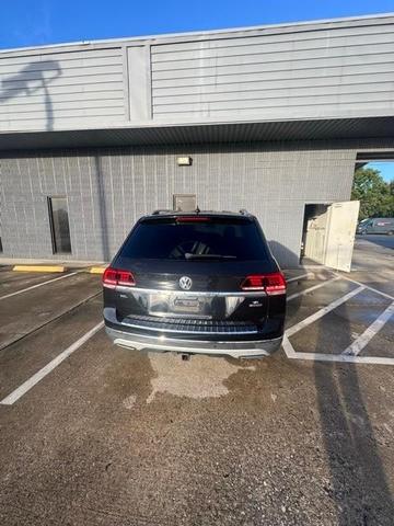 Photo of 2019 Deep Black Pearl Effect Volkswagen Atlas