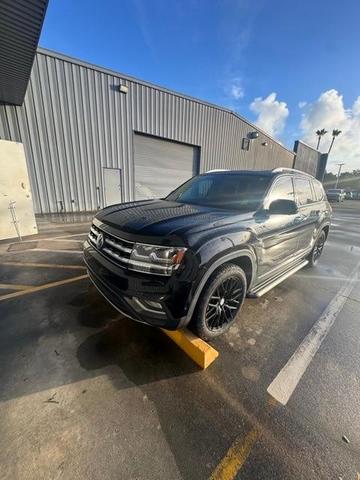 Photo of 2019 Deep Black Pearl Effect Volkswagen Atlas