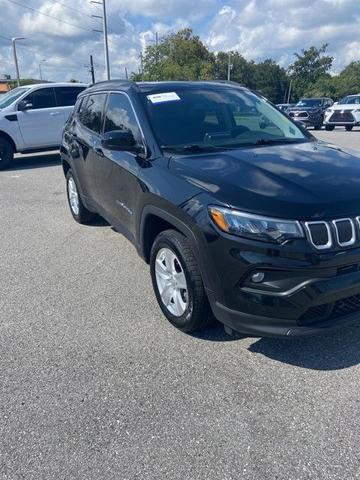 Photo of 2022 Diamond Black Jeep Compass