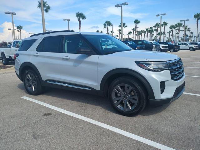 Photo of 2025 Silver Ford Explorer