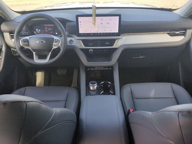 Photo of 2025 Silver Ford Explorer