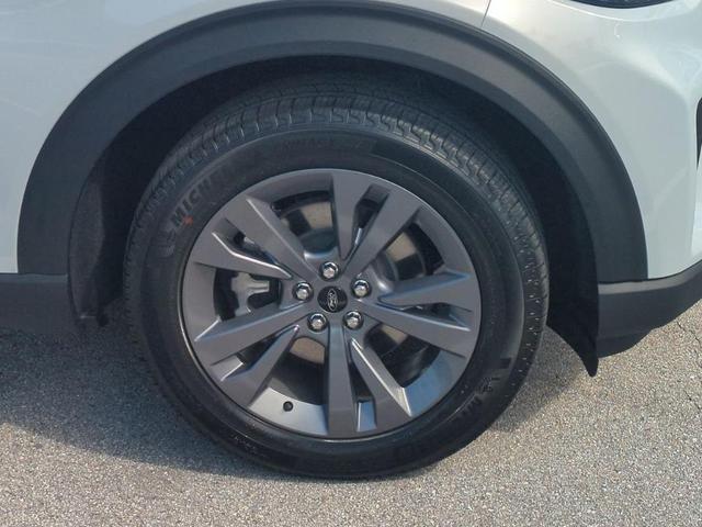 Photo of 2025 Silver Ford Explorer
