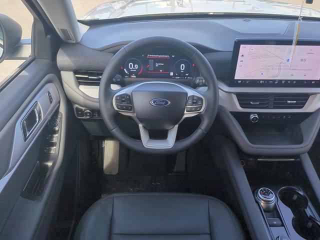 Photo of 2025 Silver Ford Explorer