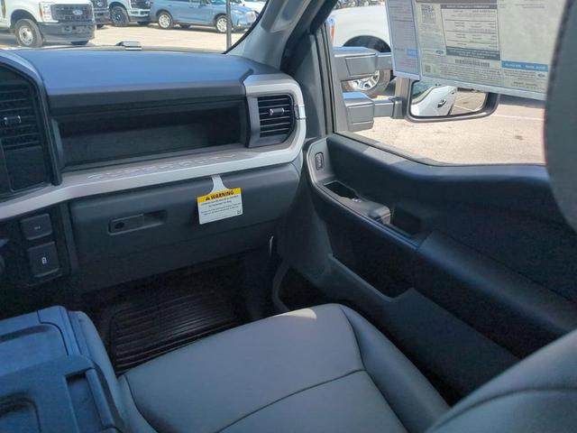 Photo of 2025 Oxford White Ford F-250