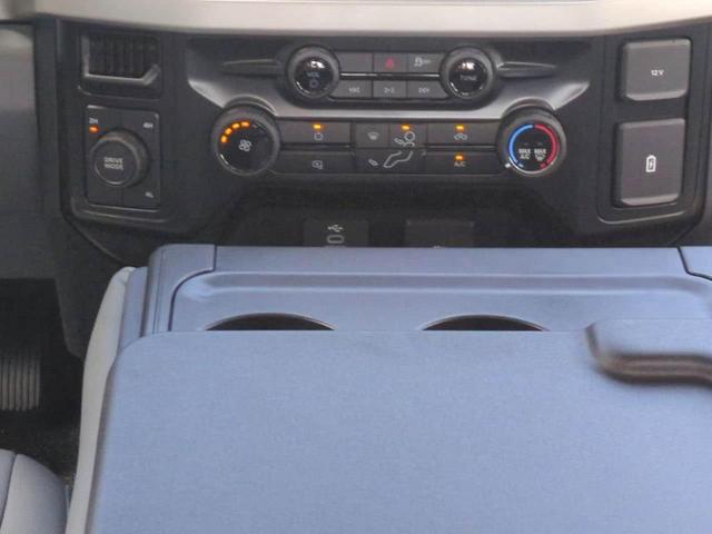 Photo of 2025 Oxford White Ford F-250