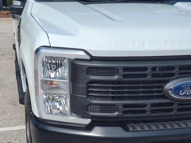 Photo of 2025 Oxford White Ford F-250