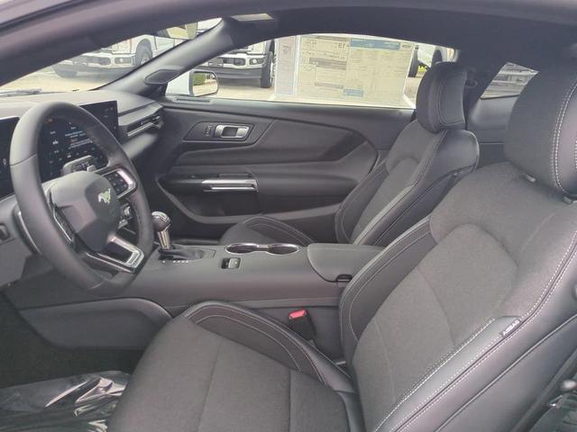Photo of 2025 Oxford White Ford Mustang