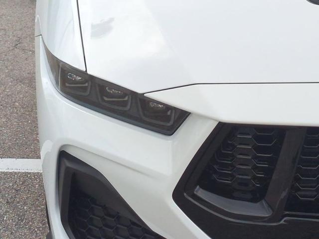 Photo of 2025 Oxford White Ford Mustang