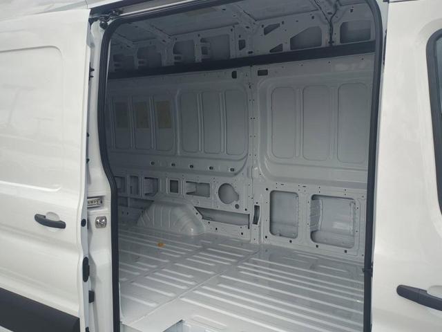 Photo of 2025 Oxford White Ford Transit-350