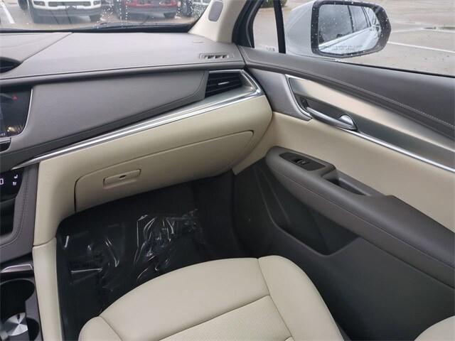 Photo of 2024 Crystal White Tri-Coat Cadillac XT5
