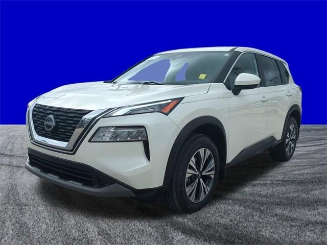 Photo of 2023 White Nissan Rogue
