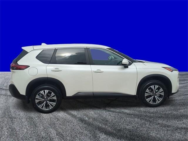 Photo of 2023 White Nissan Rogue