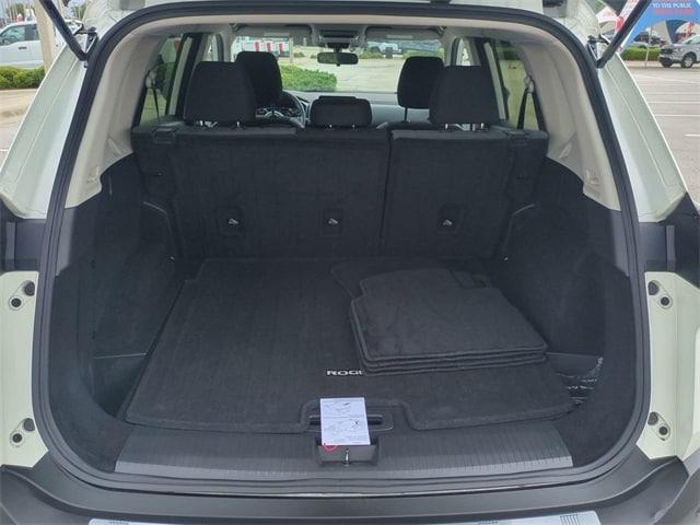 Photo of 2023 White Nissan Rogue