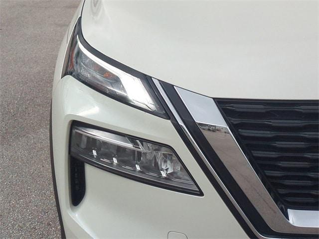 Photo of 2023 White Nissan Rogue