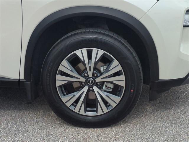 Photo of 2023 White Nissan Rogue