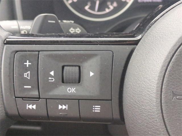 Photo of 2023 White Nissan Rogue