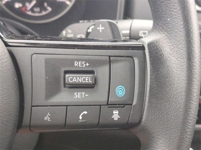 Photo of 2023 White Nissan Rogue