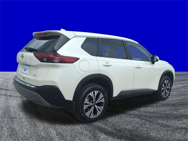 Photo of 2023 White Nissan Rogue