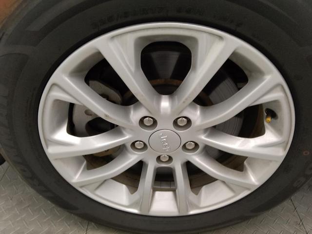Photo of 2020 Diamond Black Crystal Pearlcoat Jeep Cherokee