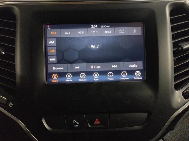Photo of 2020 Diamond Black Crystal Pearlcoat Jeep Cherokee