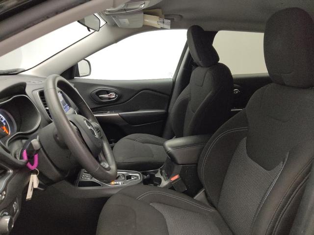 Photo of 2020 Diamond Black Crystal Pearlcoat Jeep Cherokee