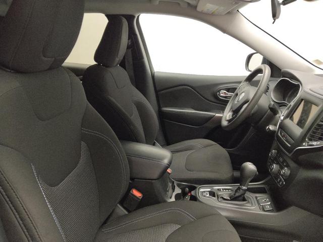 Photo of 2020 Diamond Black Crystal Pearlcoat Jeep Cherokee