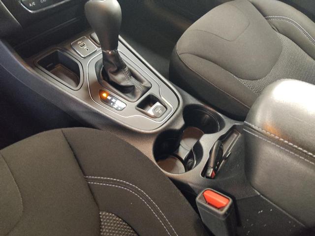 Photo of 2020 Diamond Black Crystal Pearlcoat Jeep Cherokee