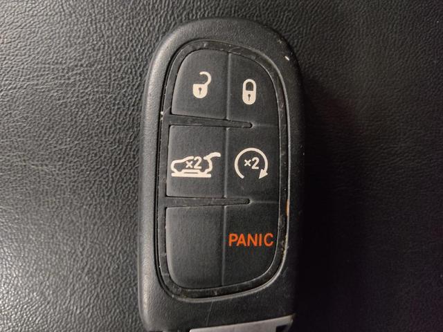 Photo of 2023 Bright White Clearcoat Jeep Cherokee