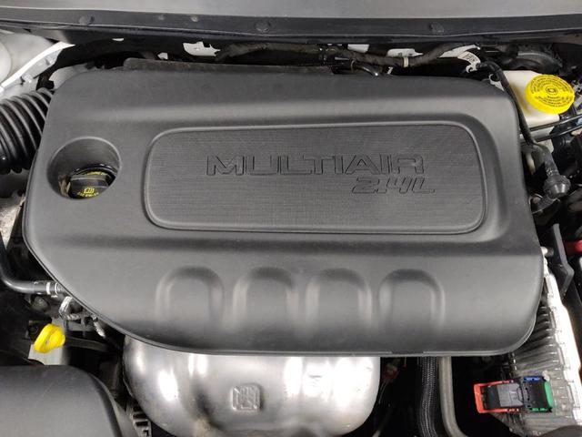 Photo of 2023 Bright White Clearcoat Jeep Cherokee
