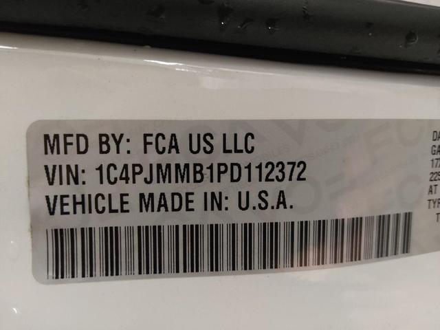 Photo of 2023 Bright White Clearcoat Jeep Cherokee