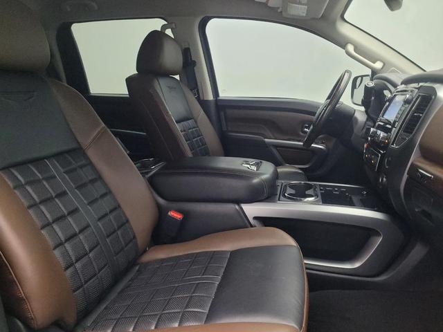 Photo of 2018 Magnetic Black Nissan Titan