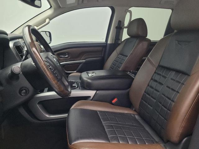 Photo of 2018 Magnetic Black Nissan Titan
