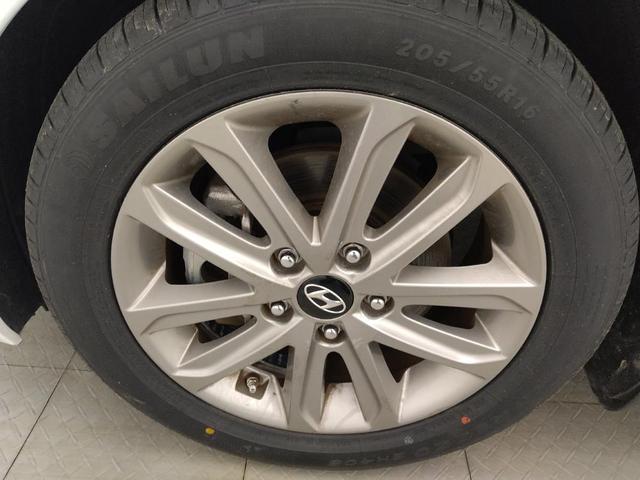 Photo of 2014 Pearl White Hyundai ELANTRA