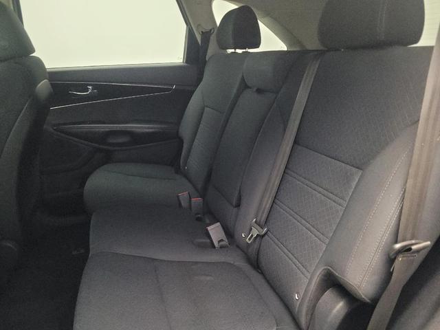 Photo of 2018 Titanium Silver Kia Sorento