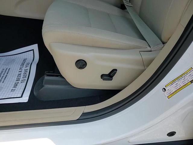 Photo of 2021 Bright White Clearcoat Jeep Grand Cherokee