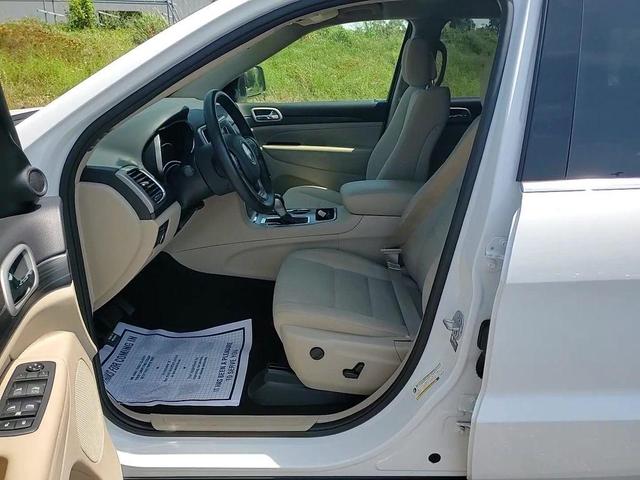 Photo of 2021 Bright White Clearcoat Jeep Grand Cherokee