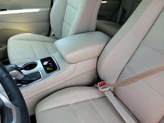 Photo of 2021 Bright White Clearcoat Jeep Grand Cherokee