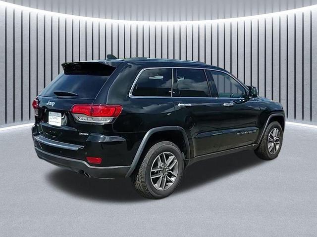 Photo of 2021 Diamond Black Crystal Pearlcoat Jeep Grand Cherokee