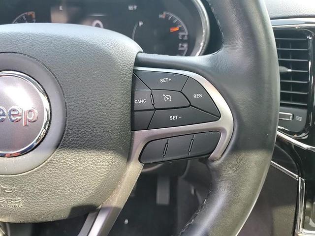 Photo of 2021 Diamond Black Crystal Pearlcoat Jeep Grand Cherokee