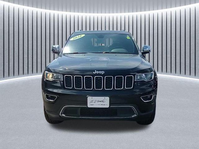 Photo of 2021 Diamond Black Crystal Pearlcoat Jeep Grand Cherokee