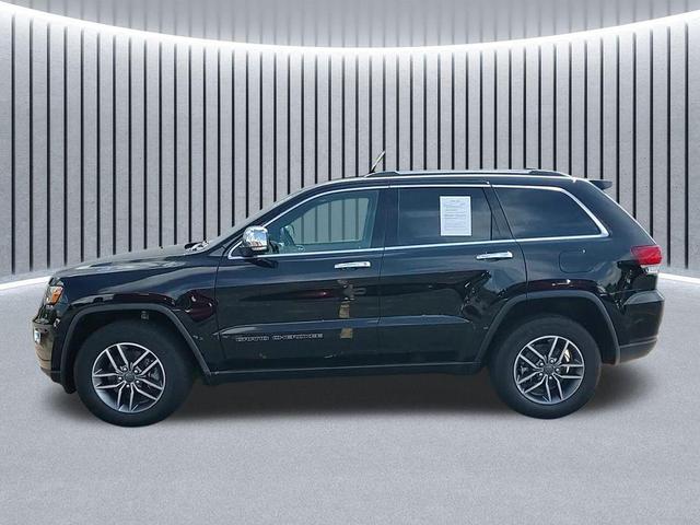 Photo of 2021 Diamond Black Crystal Pearlcoat Jeep Grand Cherokee