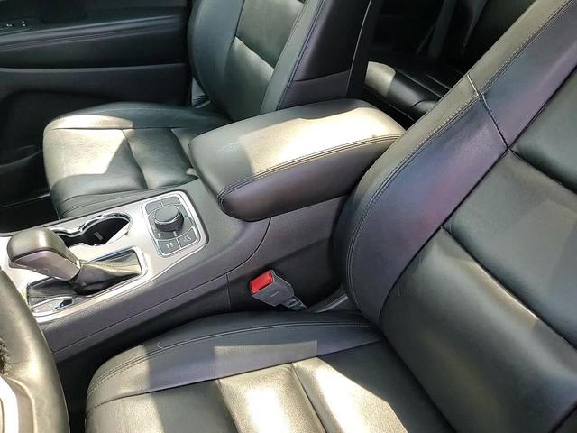 Photo of 2021 Diamond Black Crystal Pearlcoat Jeep Grand Cherokee